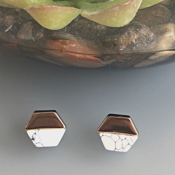 2/$10 💕 Geometric Gold and Marble Earrings - Picture 2 of 2